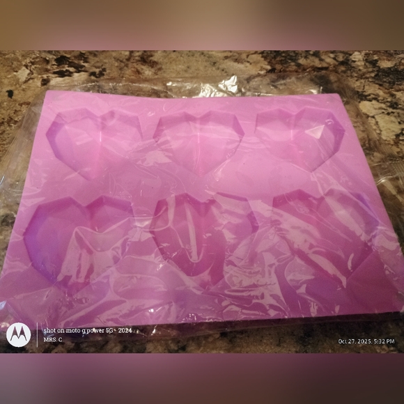 Heart-Shaped Silicone Mold.New - Picture 3 of 3
